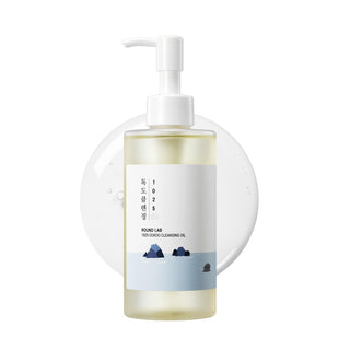 Flacon pompe ROUND LAB 1025 Dokdo Cleansing Oil sur fond eclaboussure blanche - huile demaquillante 200ml