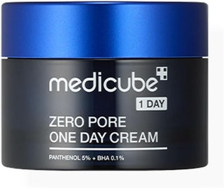 Medicube Zero Pore One Day Cream, pot bleu et noir vu de trois quarts avec couvercle visse