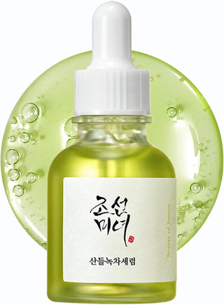 Beauty of Joseon Calming Serum flacon compte-gouttes vert sur cercle de gel the vert avec bulles
