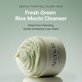 Arencia Fresh Green Rice Mochi Cleanser - pot incline sur fond vert avec description nettoyage en profondeur