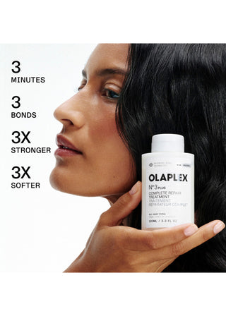 Olaplex No.3 Plus - mannequin cheveux noirs tenant le flacon avec mentions 3 minutes 3X plus fort