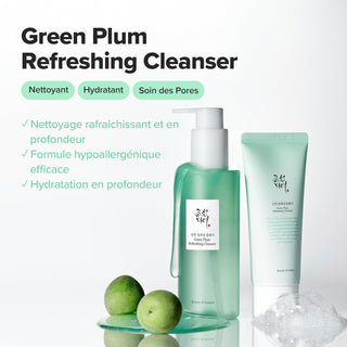 Gamme Green Plum Refreshing Cleanser - flacon pompe et tube avec prunes vertes et mousse