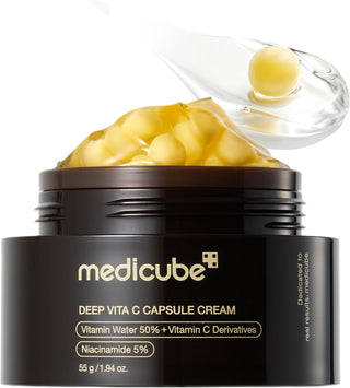 Pot ouvert Medicube Deep Vita C Capsule Cream avec capsules jaunes visibles et spatule transparente