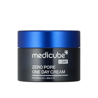 Medicube Zero Pore One Day Cream 50 ml, pot noir a couvercle bleu metallise sur fond blanc