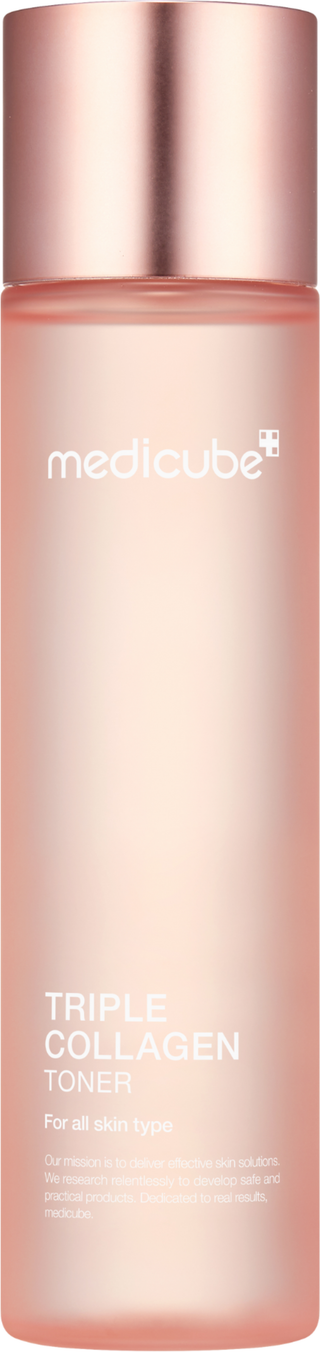 Flacon rose Medicube Triple Collagen Toner 4.0 140ml avec bouchon rose dore sur fond blanc
