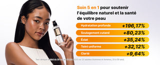 COSRX Snail 96 Mucin Essence - modele tenant le flacon, soin 5 en 1 avec resultats cliniques