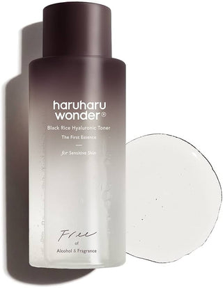 Haruharu Wonder Black Rice Hyaluronic Toner - flacon violet avec swatch de texture liquide transparente