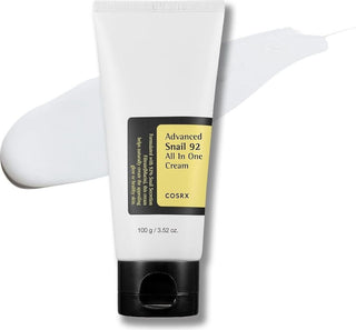 COSRX Advanced Snail 92 All in One Cream - tube avec trainee de texture creme blanche onctueuse