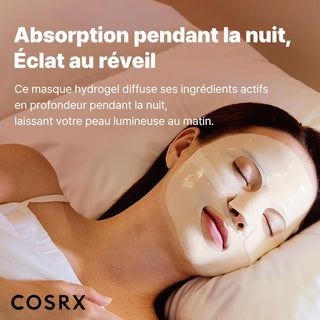 COSRX Masque Hydrogel Arbutine - femme endormie portant le masque, absorption nocturne des actifs