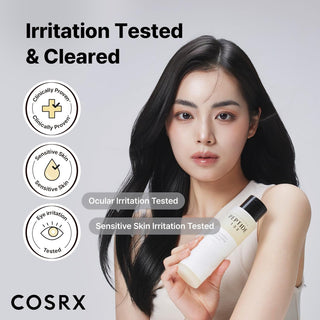 COSRX PEPTIDE-132 Shampoo - femme aux cheveux noirs tenant le flacon, teste sous controle dermatologique
