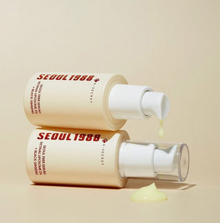 Deux flacons KSECRET Seoul 1988 Retinal Serum empiles avec goutte jaune coulant de la pompe