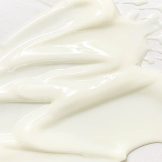 Beauty of Joseon Relief Sun SPF50+ - texture creme blanche onctueuse etalee en gros plan sur fond blanc