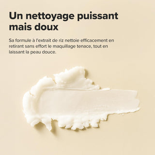 Texture cremeuse blanche du Beauty of Joseon Radiance Cleansing Balm etalee sur fond beige