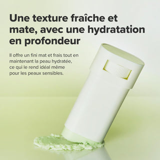 Beauty of Joseon Matte Sun Stick tube incline avec texture verte et texte fini mat et hydratation