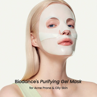 Modele portant le masque gel BIODANCE Sea Kelp transparent sur le visage, texture purifiante visible