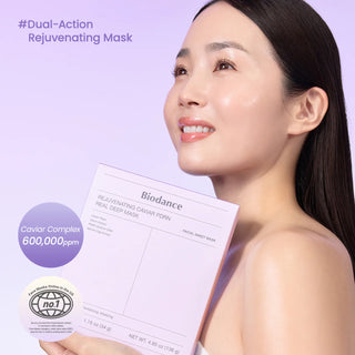 Mannequin tenant le sachet BIODANCE Caviar PDRN Real Deep Mask avec mention Caviar Complex 600 000 ppm