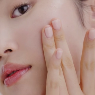Gros plan peau lisse apres utilisation de Beauty of Joseon Ginseng Cleansing Oil