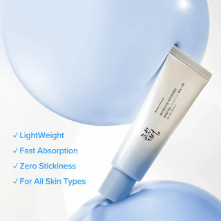 Beauty of Joseon Relief Sun Rice + B5 SPF50+ tube sur bulle bleue, texture legere et absorption rapide