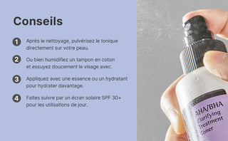 COSRX AHA BHA Toner - infographie conseils application et main tenant flacon sur fond lavande