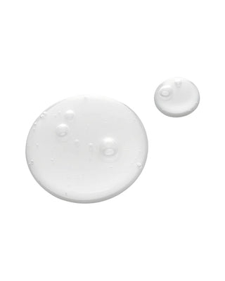 Texture transparente et aqueuse du toner exfoliant TOCOBO AHA BHA Lemon en gouttes sur fond blanc