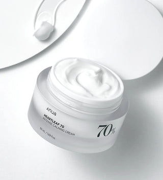Pot ouvert ANUA Heartleaf 70 Calming Cream montrant la texture creme blanche epaisse, vu du dessus