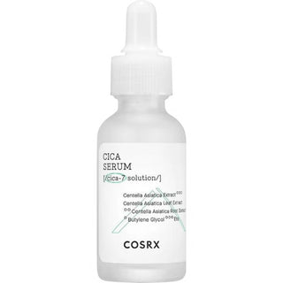 Flacon compte-gouttes COSRX Pure Fit Cica Serum 30ml en verre depoli blanc sur fond blanc