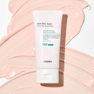 COSRX Aloe 54.2 Aqua Tone-Up Sunscreen avec texture creme rose etalee en arriere-plan
