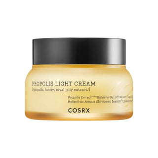 COSRX Propolis Light Cream pot jaune ferme vu de trois quarts avec couvercle gris metallise