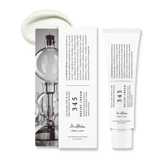 Boite et tube DR.ALTHEA 345 Relief Cream Pro Lab sur fond blanc avec touche de creme