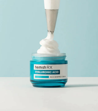 Heimish RX Whipped Cream remplissage du pot avec une douille, texture fouettee aerienne blanche