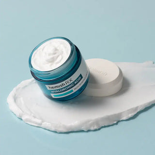 Heimish RX Whipped Cream pot ouvert couvercle a cote, texture blanche epaisse sur plateau bleu