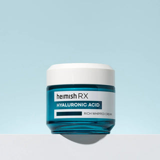Heimish RX Hyaluronic Acid Rich Whipped Cream pot bleu ferme sur fond bleu ciel pastel
