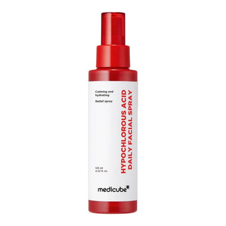 Flacon spray rouge MEDICUBE Hypochlorous Acid Daily Facial Spray sur fond blanc 125ml