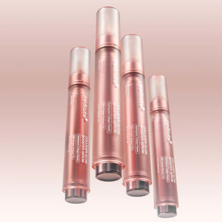 Quatre flacons roses Medicube Collagen Glow Booster Serum disposes en eventail sur fond degrade rose