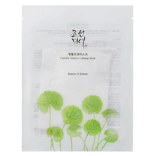 Sachet Beauty of Joseon Centella Asiatica Calming Mask orne de feuilles de centella vertes sur fond blanc