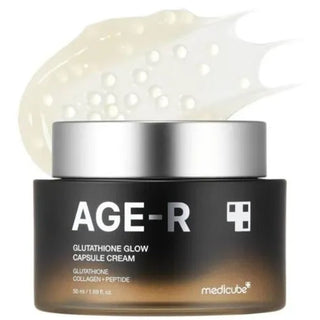 Pot MEDICUBE AGE-R Glutathione Glow Capsule Cream avec texture creme blanche nacree en arriere-plan