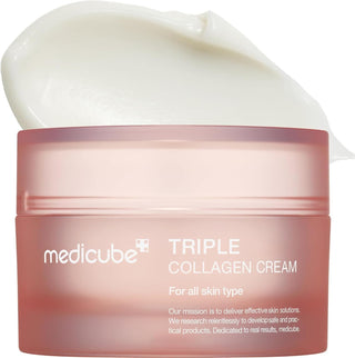 Pot rose Medicube Triple Collagen Cream ouvert avec texture creme blanche onctueuse debordant du pot
