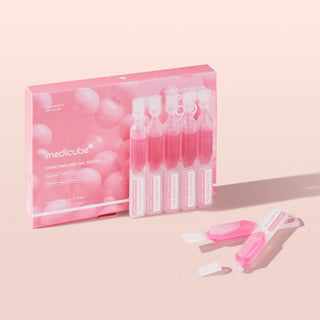 Boite rose MEDICUBE PDRN Pink One Day Serum ouverte avec ampoules debout et deux ampoules posees a cote
