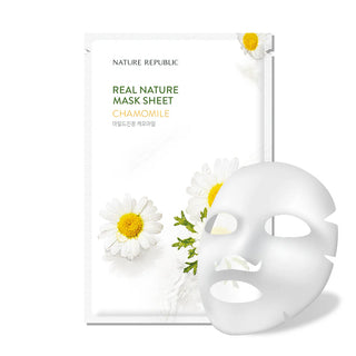 Sachet Nature Republic Real Nature Mask Sheet Chamomile avec masque en tissu blanc deplie et fleurs de camomille