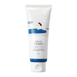 ROUND LAB Birch Juice Moisturizing Cleanser 150ml - tube blanc et bleu illustré de bouleaux, étiquette coréenne
