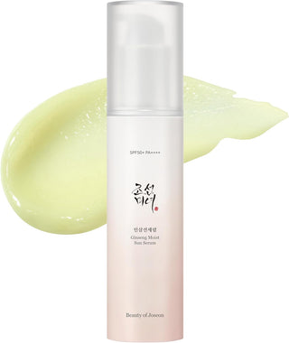 Flacon pompe Beauty of Joseon Ginseng Moist Sun Serum SPF50+ PA++++ avec texture verte sur fond blanc