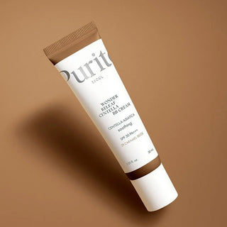 Tube PURITO SEOUL Wonder Releaf Centella BB Cream #29 Caramel Beige 30ml incliné sur fond caramel