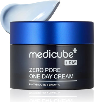 Pot bleu nuit Medicube Zero Pore One Day Cream 50ml avec noisette de creme bleu clair au Panthenol 5% et BHA