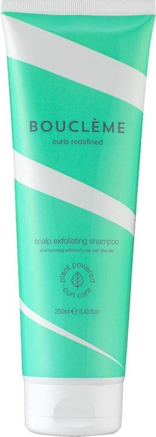 Tube vert menthe Boucleme Scalp Exfoliating Shampoo 250 ml avec rayures blanches sur fond blanc