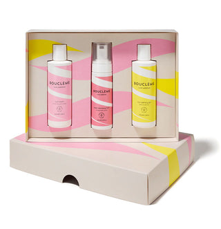 Boucleme Coffret Style Icons - boite ouverte avec curl cream, mousse et gel ranges a l'interieur