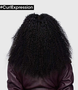 Cheveux boucles crepus noirs vus de dos - resultat L'Oreal Professionnel Curl Expression