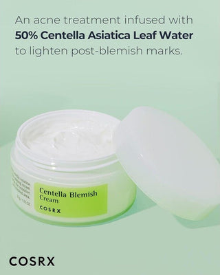 COSRX Centella Blemish Cream - pot ouvert revelant la texture creme blanche sur fond vert menthe