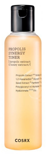 Flacon transparent COSRX Propolis Synergy Toner, liquide ambré, bouchon noir et liste INCI sur l'étiquette
