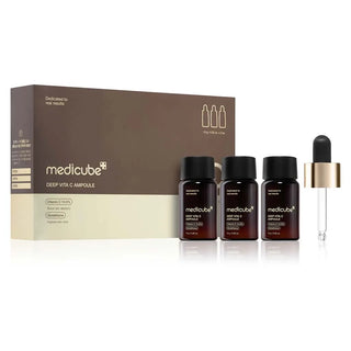 Coffret Medicube Deep Vita C Ampoule 2.0 avec boite, trois flacons et pipette poses sur fond blanc