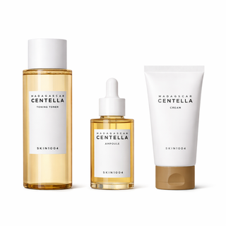 Trio SKIN1004 Madagascar Centella - toner, ampoule serum et creme hydratante sur fond blanc